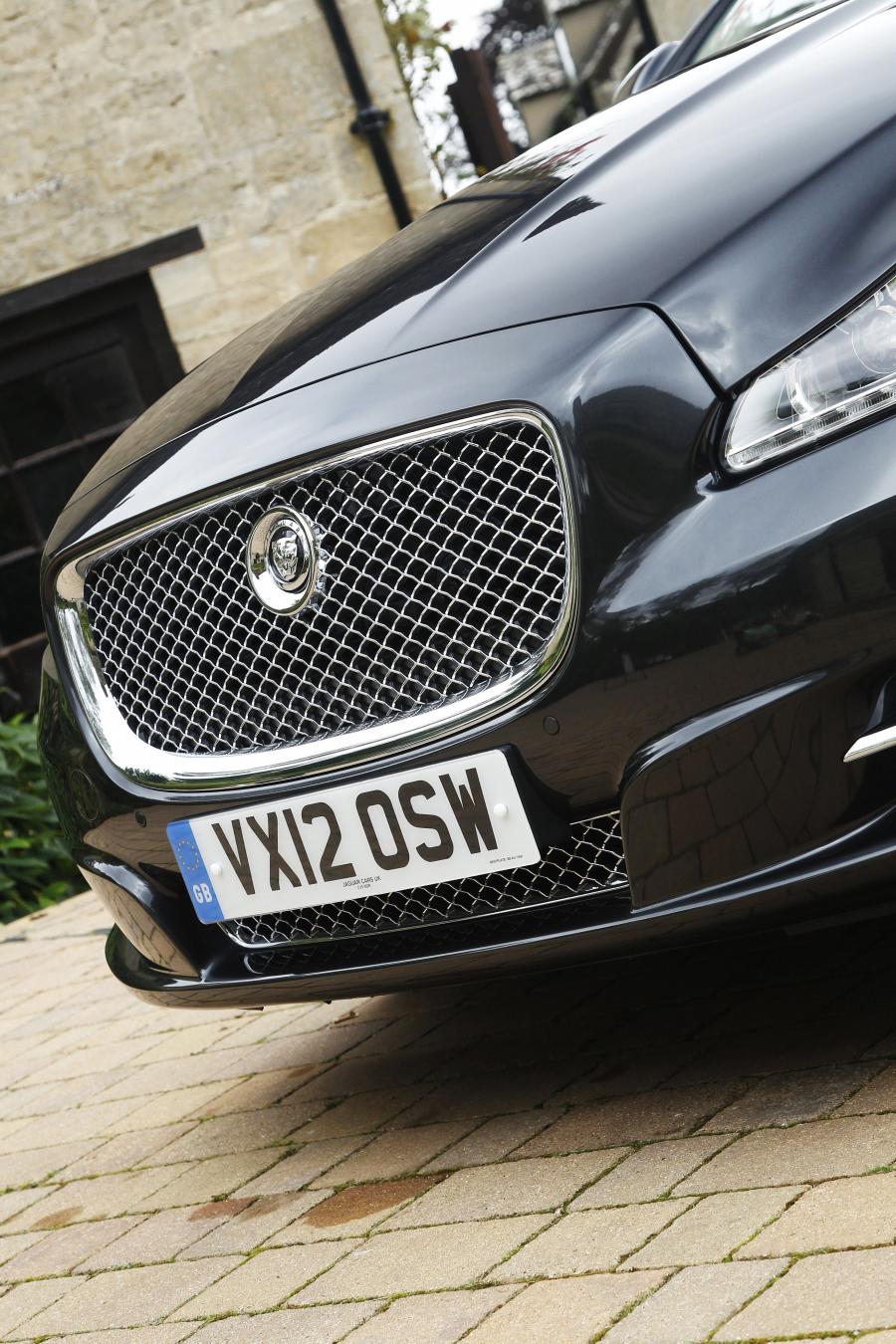  Jaguar XJ 2012 года  (UK) (фото 28 из 121)